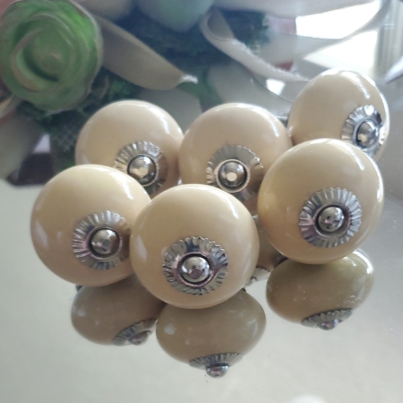 P15 Pastel Yellowr Decorative Knobs - Picture 3 of 8
